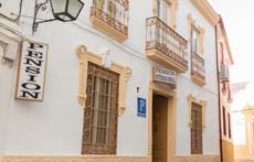 Imagen de nuestra pensión con encanto, ubicada en el corazón del centro histórico de Córdoba, a un paso de la icónica Mezquita.
